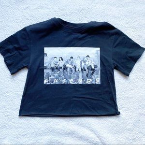 FRIENDS Lunch Atop Skyscraper Cropped Graphic Baby T-Shirt Black XS